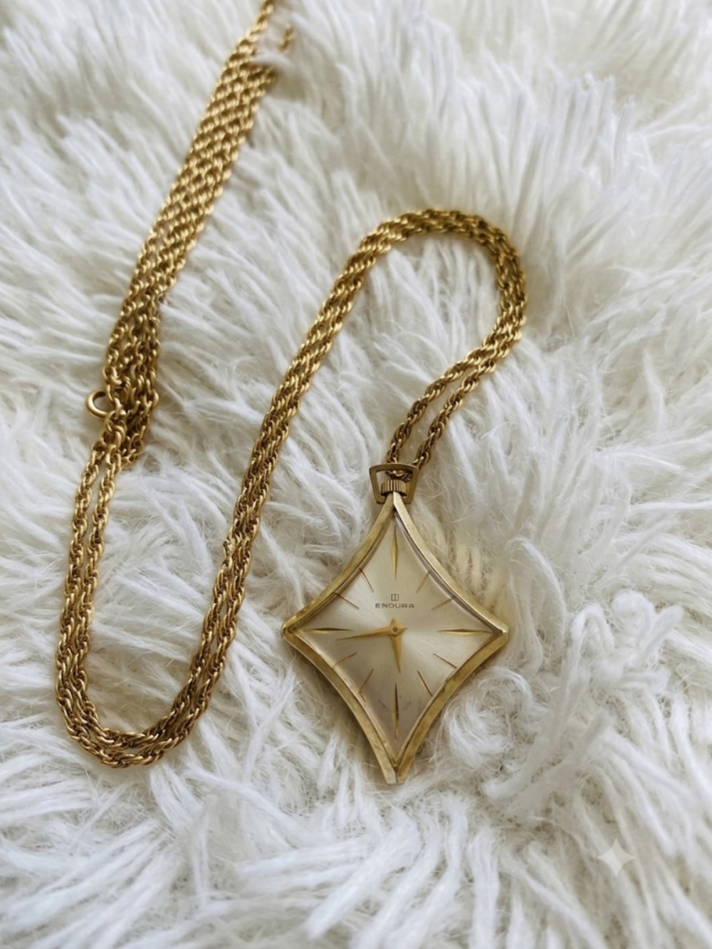 VINTAGE Gold-Tone Diamond-Shaped Watch Pendant Necklace Wind up WORKS